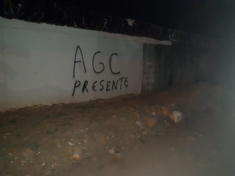 Grafitis de las AGC en invasión de Valledupar image-283