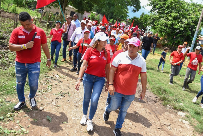 Elvia Milena Sanjuán tejiendo el camino hacia la paz image-156