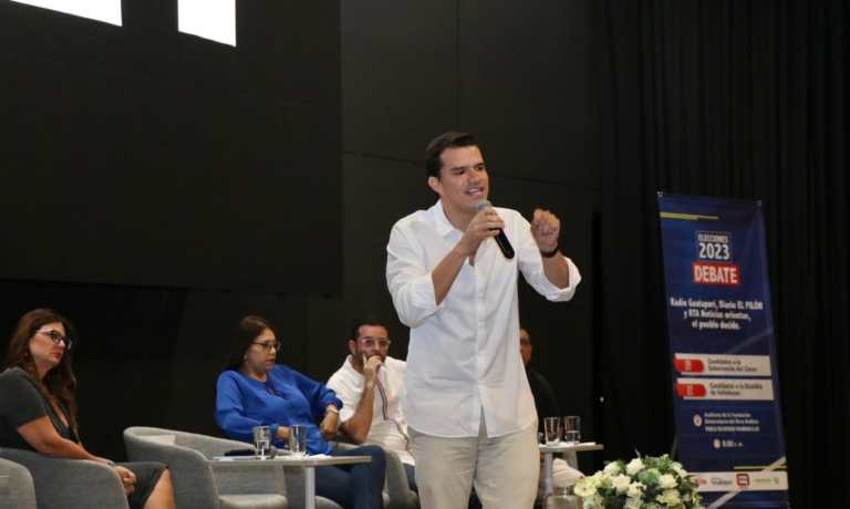 Camilo Quiroz en debate de candidatos a la alcaldía image-245