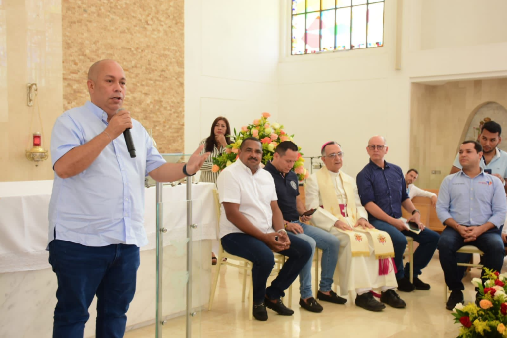 Ernesto Orozco firma Pacto Ético por la Buena Política Ernesto Orozco firma Pacto Ético por la Buena Política | RTA Noticias