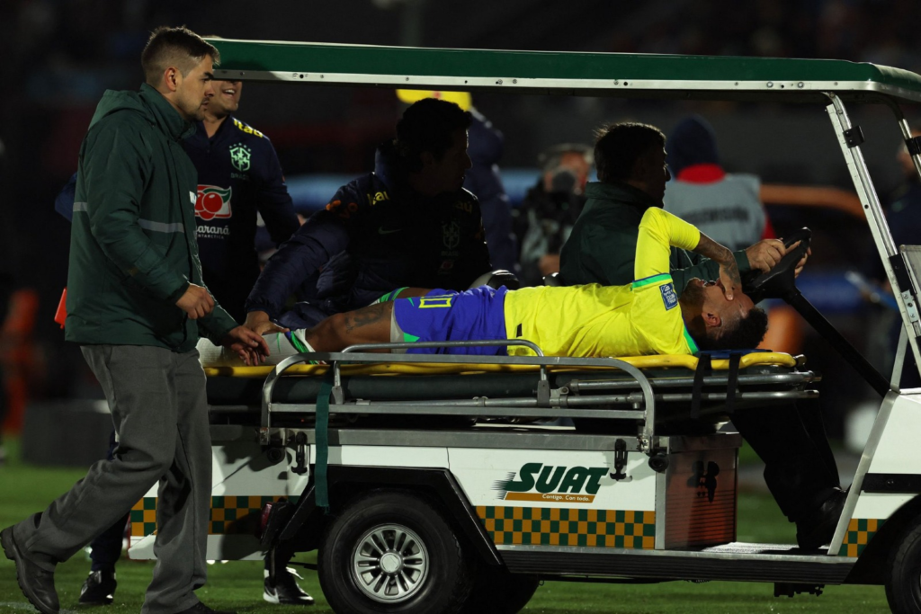 Neymar sufre rotura de ligamento cruzado y menisco Neymar sufre rotura de ligamento cruzado y menisco | RTA Noticias