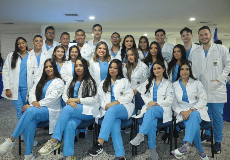 UDES entrega a la región y el país primera cohorte de Médicos Internos IMG_0328
