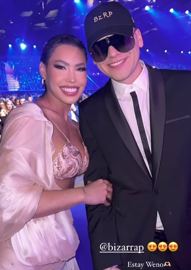 Ana del Castillo, se gozó los Grammy junto a Shakira y Karol G | RTA Noticias