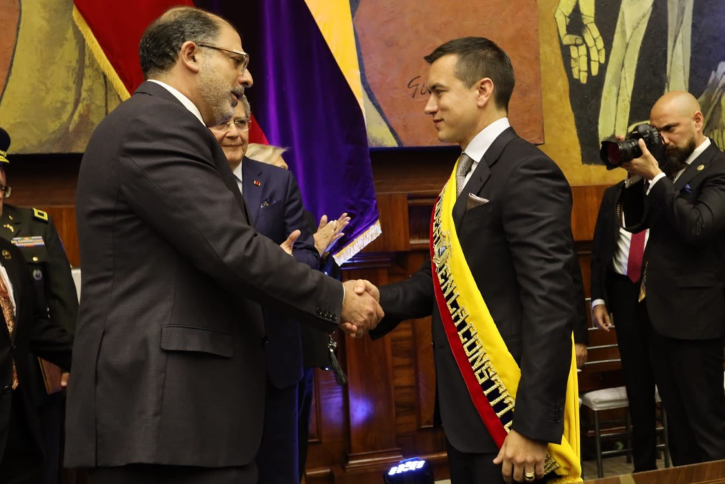 Daniel Noboa se posesiona como el presidente más joven de Ecuador | RTA Noticias