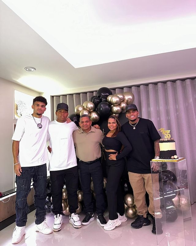 Luis Díaz se goza el cumpleaños de su padre en Inglaterra Luis Díaz se goza el cumpleaños de su padre en Inglaterra | RTA Noticias