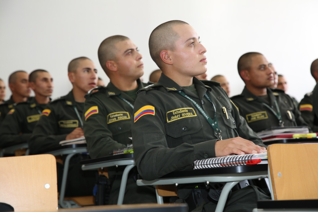 Gobierno firma gratuidad en escuelas de la Fuerza Pública Gobierno firma gratuidad en escuelas de la Fuerza Pública | RTA Noticias