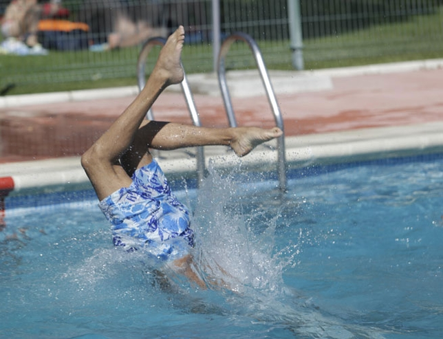 Joven fallece en Valledupar tras golpearse la cabeza en una piscina Joven fallece en Valledupar tras golpearse la cabeza en una piscina | RTA Noticias