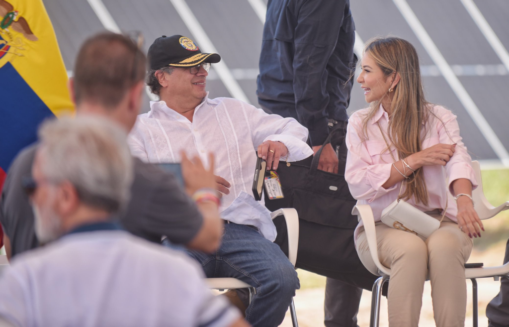 Presidente Petro inaugura planta de paneles solares en La Loma | RTA Noticias