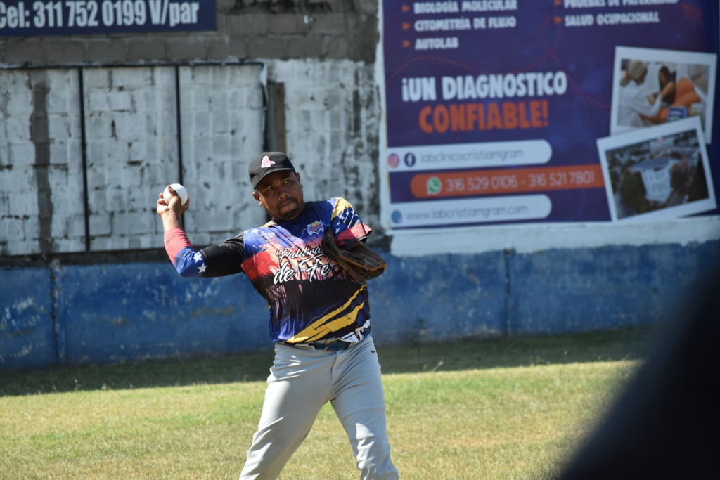 Con un solo brazo, Jhonny Raffer brilla en el softbol de Valledupar | RTA Noticias