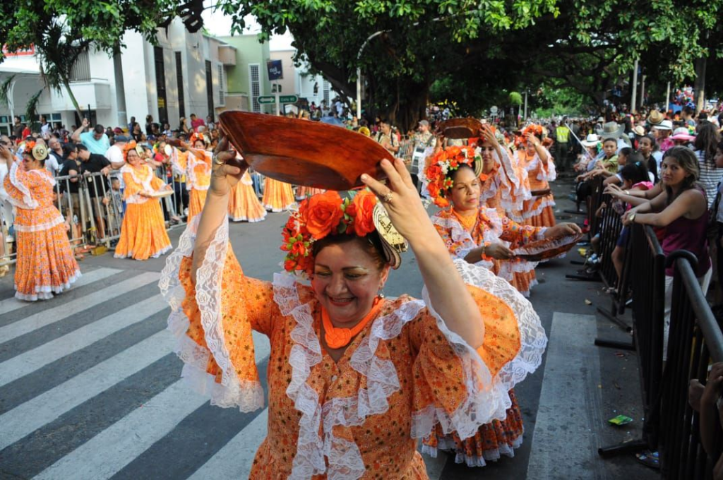 Desfile de Piloneras regresa a la avenida Simón Bolívar en Valledupar | RTA Noticias