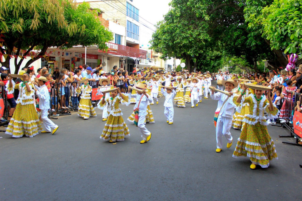 Desfile de Piloneras regresa a la avenida Simón Bolívar en Valledupar | RTA Noticias
