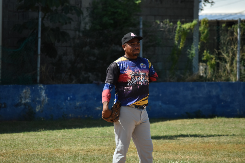 Con un solo brazo, Jhonny Raffer brilla en el softbol de Valledupar | RTA Noticias
