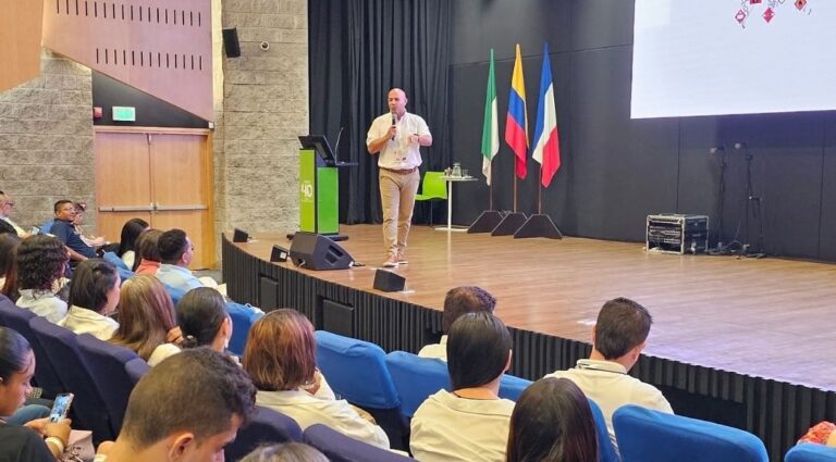 DRUMMOND destaca su compromiso con la seguridad laboral en congreso de Valledupar Imagen de WhatsApp 2024-10-17 a las 09.56.40_05cb5afc