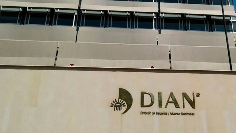 DIAN devuelve billones contribuyentes