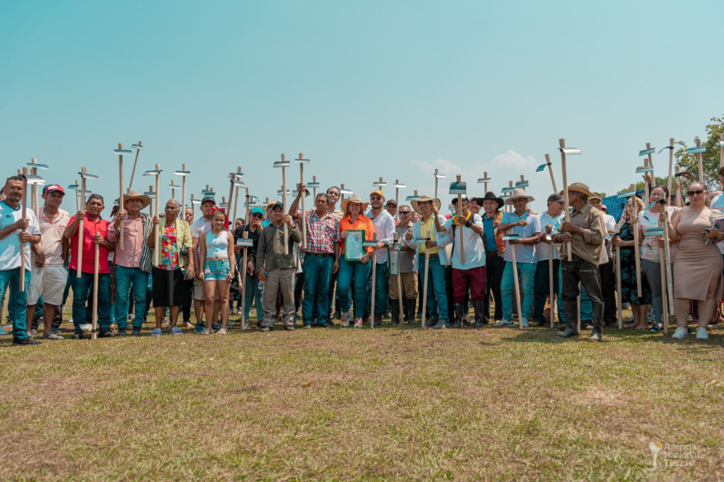 La Agencia Nacional de Tierras entregará 50 mil hectáreas a campesinos y víctimas La Agencia Nacional de Tierras entregará 50 mil hectáreas a campesinos y víctimas | RTA Noticias