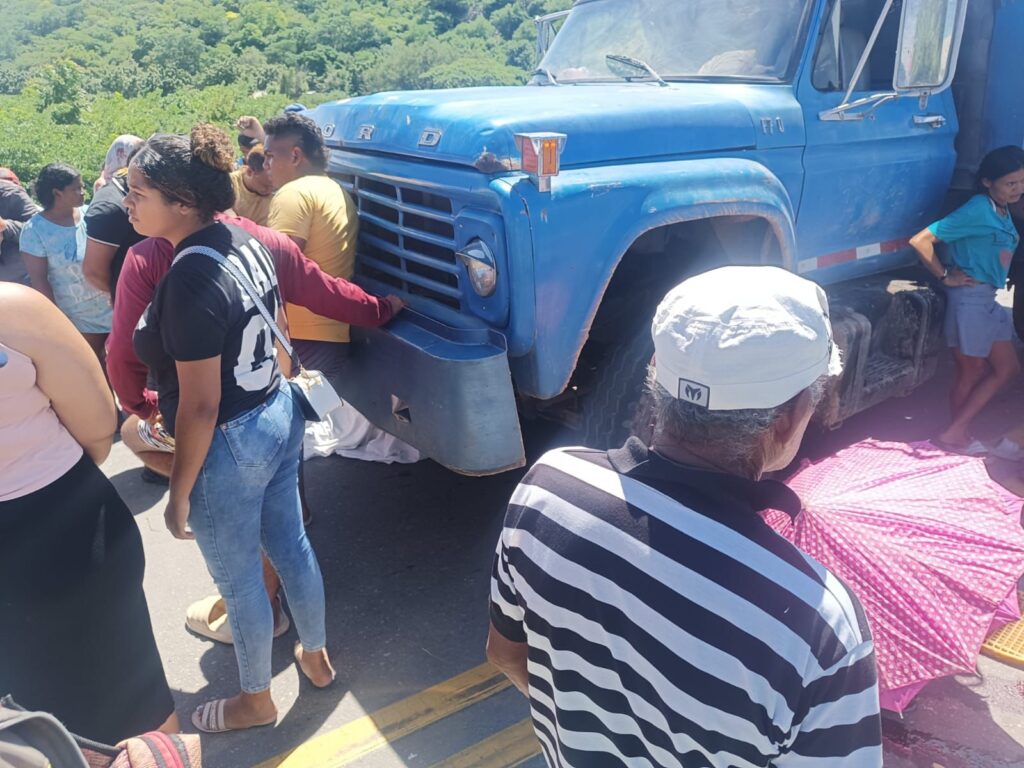 Dos jovenes fallecen en accidente de tránsito en la vía La Paz-Guajira | RTA Noticias