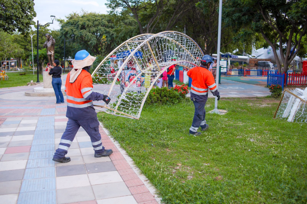 ESTIV realiza instalación del alumbrado navideño en Valledupar ESTIV realiza instalación del alumbrado navideño en Valledupar | RTA Noticias