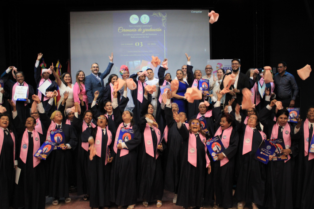 Mujeres con cáncer lograron graduarse de bachillerato | RTA Noticias