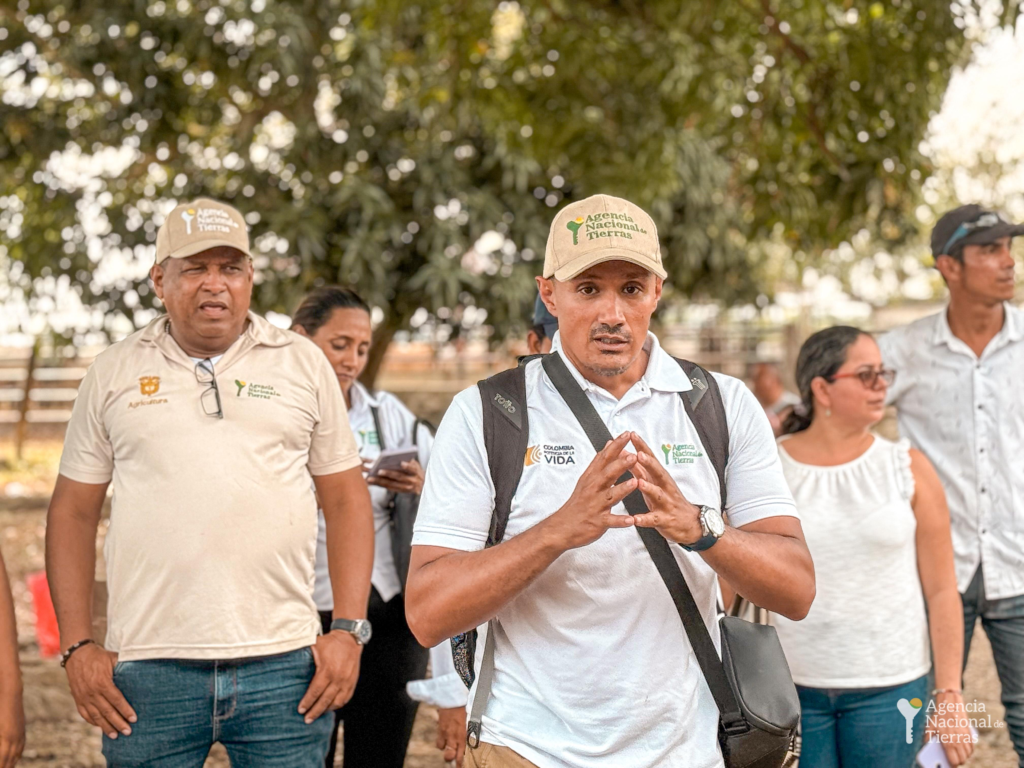 Predio de paramilitar Juancho Prada fue entregado a 36 familias | RTA Noticias