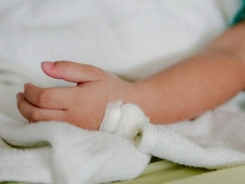 Bebé de 10 meses sufre quemaduras con agua hirviendo image