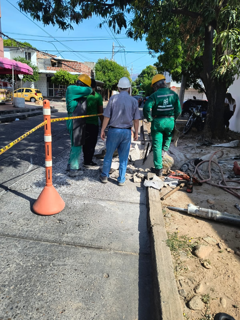 Retiran roca incrustada en andén tras accidente en Valledupar Retiran roca incrustada en andén tras accidente en Valledupar | RTA Noticias