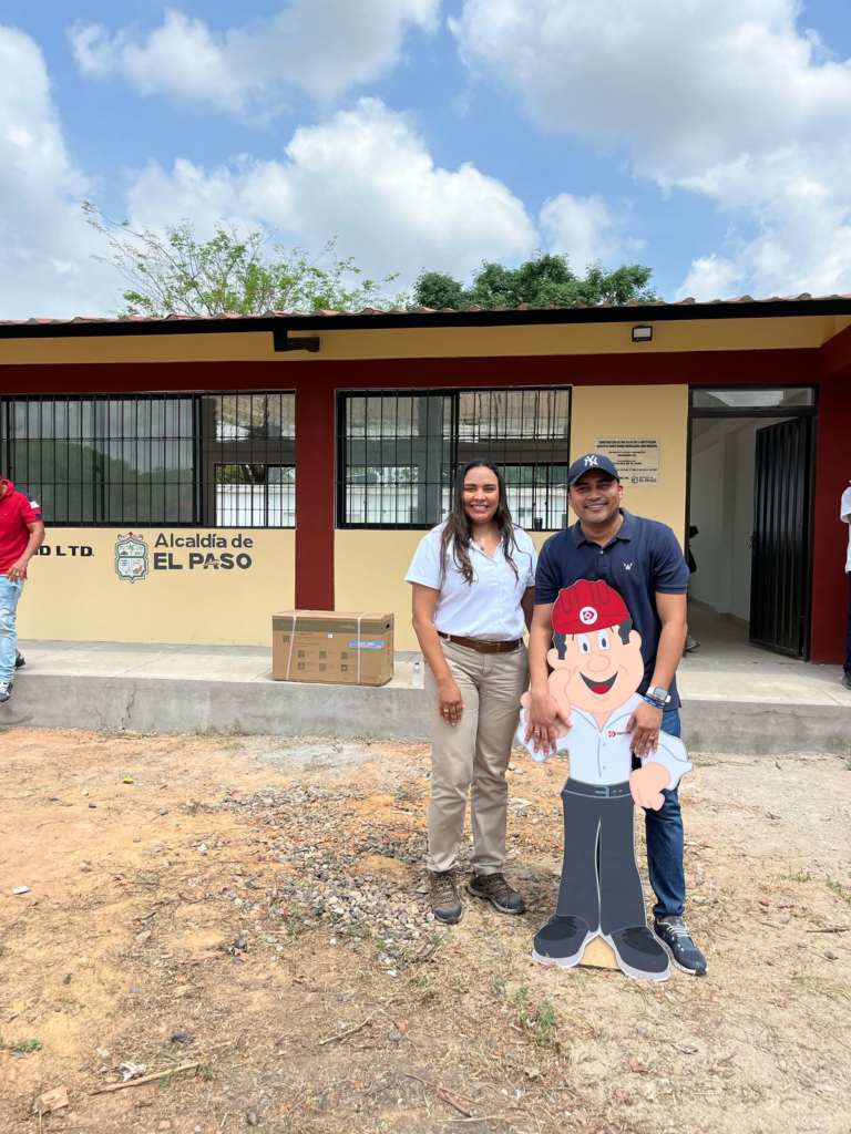 Drummond entrega nuevas aulas para fortalecer la educación en La Loma Drummond entrega nuevas aulas para fortalecer la educación en La Loma | RTA Noticias