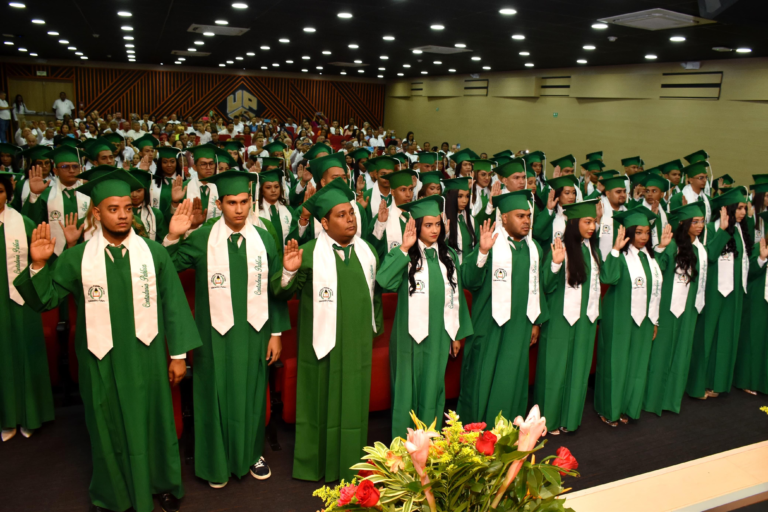 La UPC se viste de gala para la graduación de 841 estudiantes image