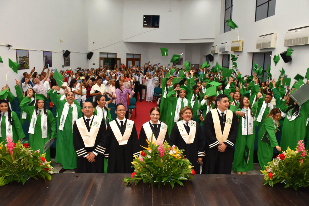 La UPC se viste de gala para la graduación de 841 estudiantes | RTA Noticias