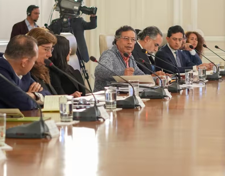 Consejo de Estado prohíbe transmitir consejos de ministros en canales privados image