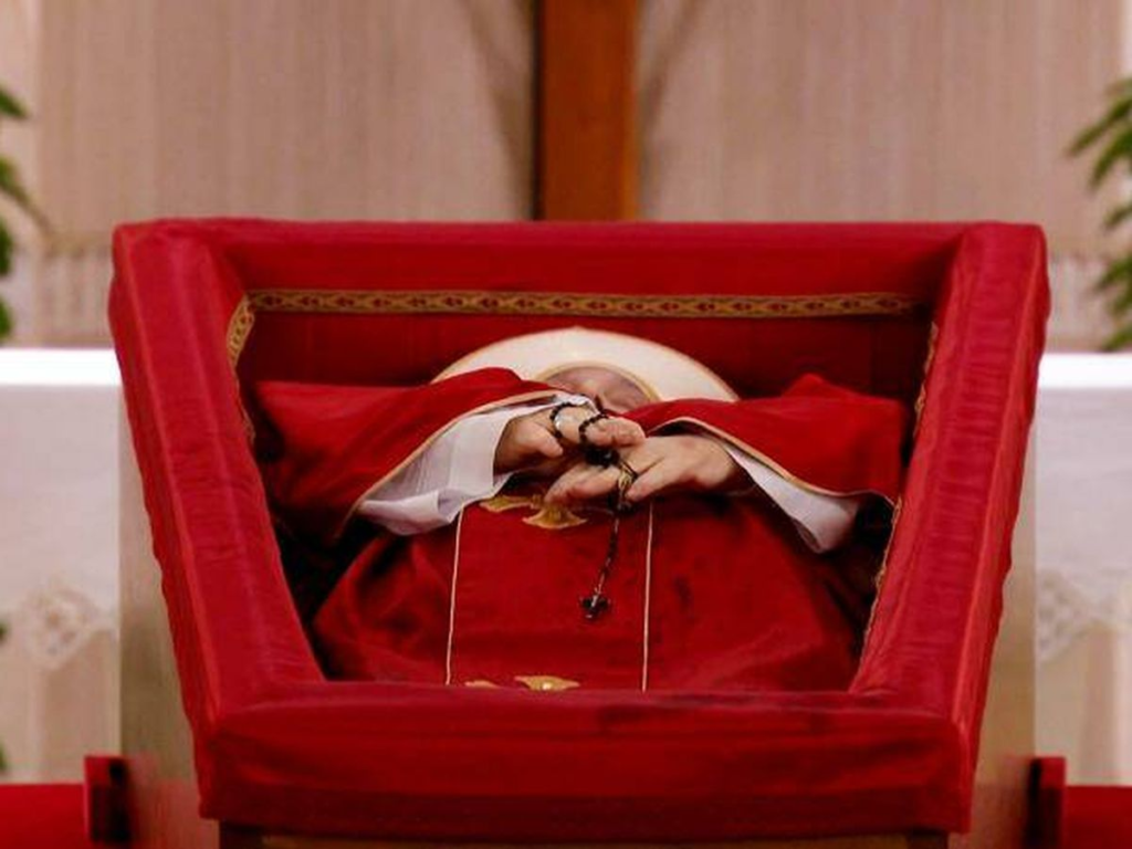 Fieles despiden al Papa Francisco en el Vaticano Fieles despiden al Papa Francisco en el Vaticano | RTA Noticias