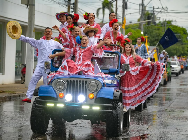 Valledupar vibró con el desfile de los Jeep Willys Parranderos image