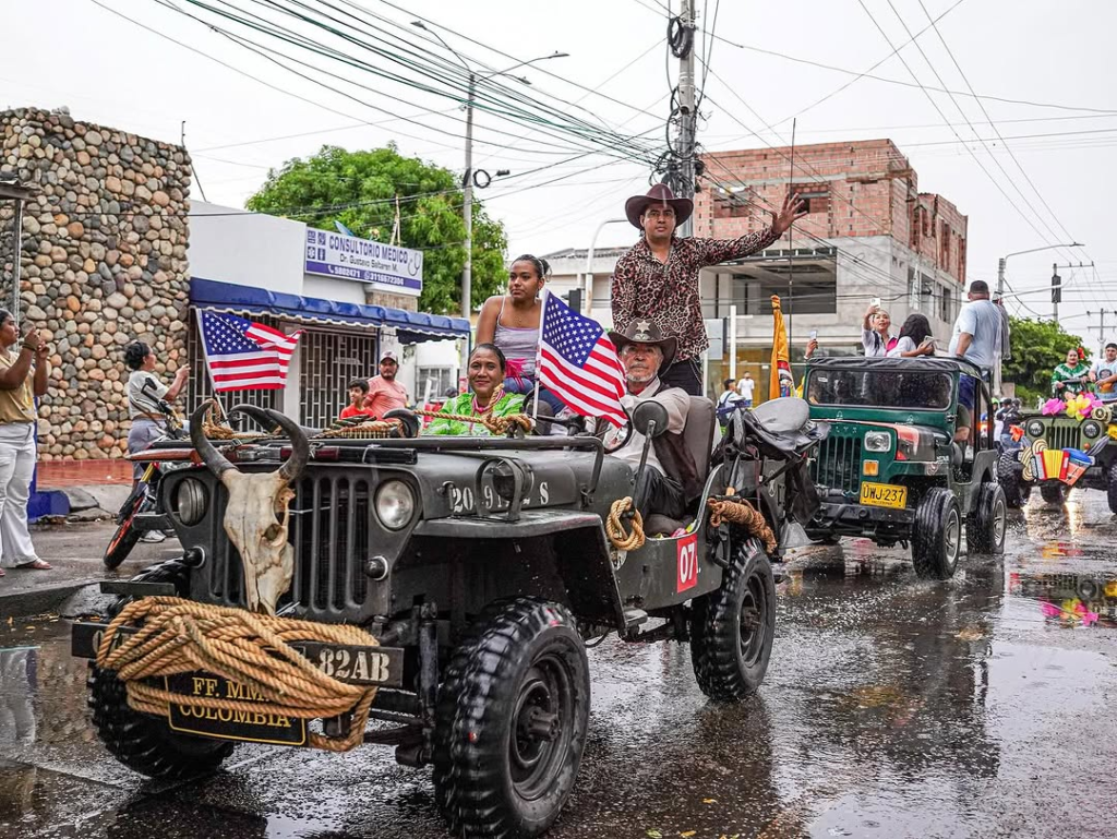 Valledupar vibró con el desfile de los Jeep Willys Parranderos | RTA Noticias