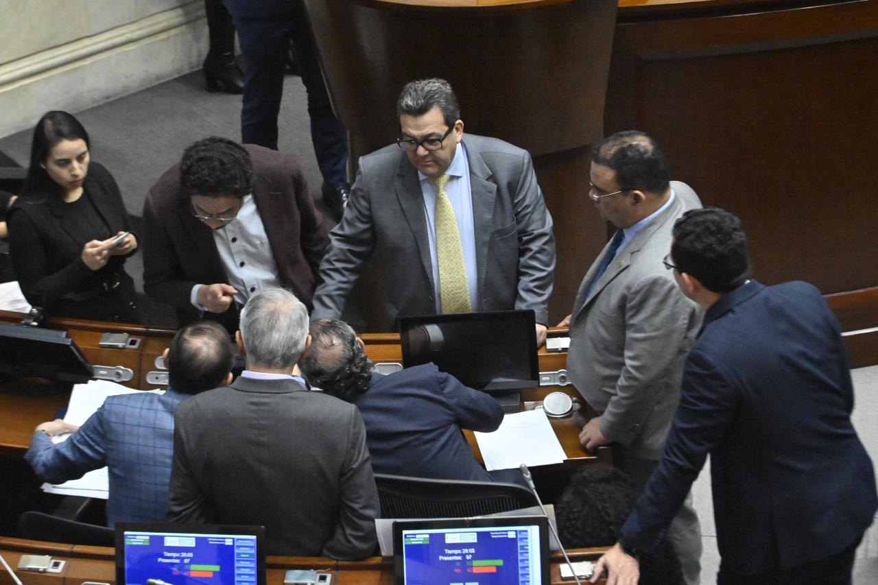 Se hunde la consulta popular pero revive la reforma laboral image