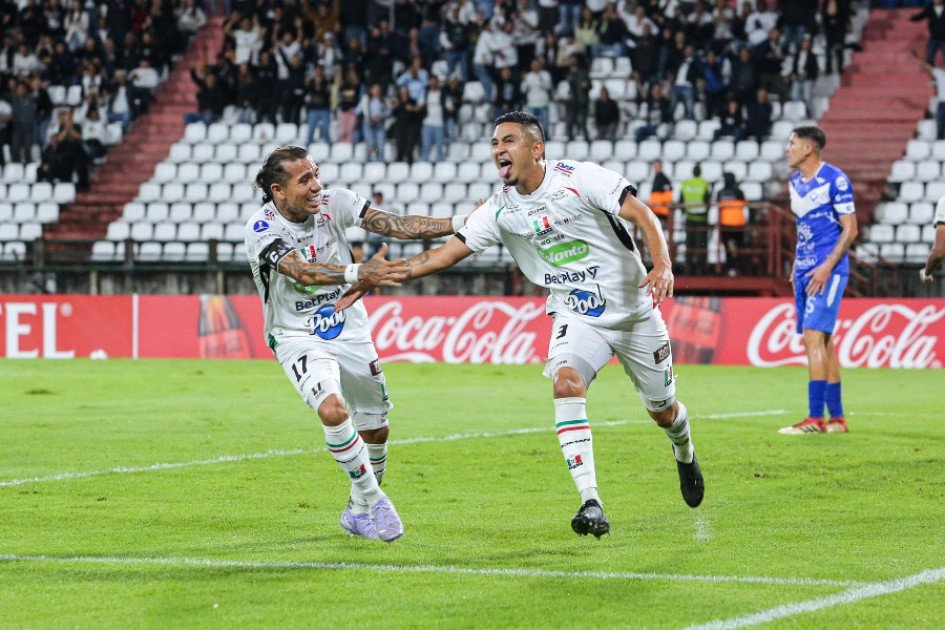 Once Caldas gana y se afianza líder en Sudamericana image