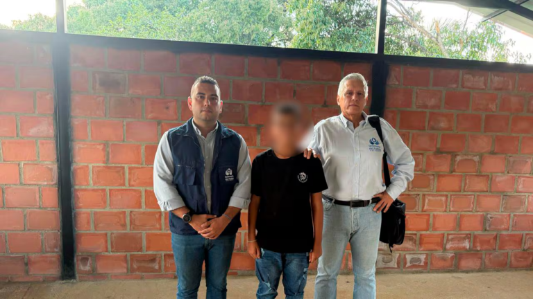 Niño regresa a casa tras 19 días en manos de las disidencias image