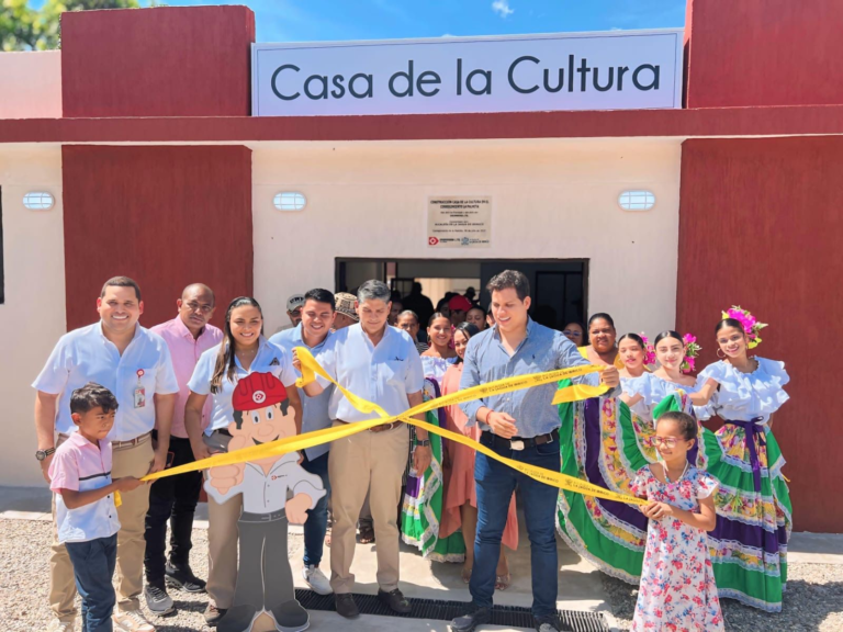 Drummond entrega renovada la Casa de la Cultura en La Palmita image