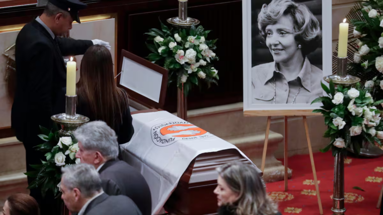 Último adiós Nydia Quintero en el Congreso image