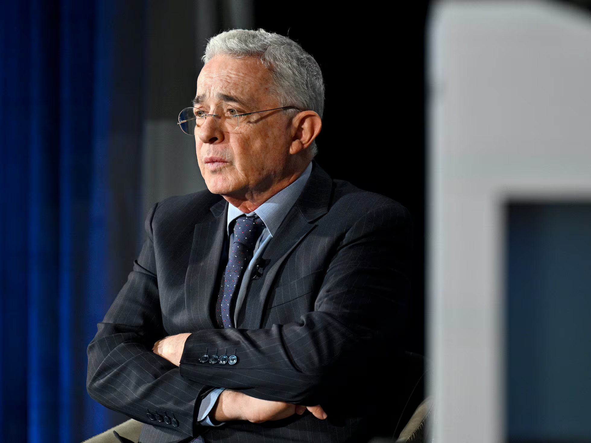Expresidente Álvaro Uribe, condenado a 12 años de prisión domiciliaria image