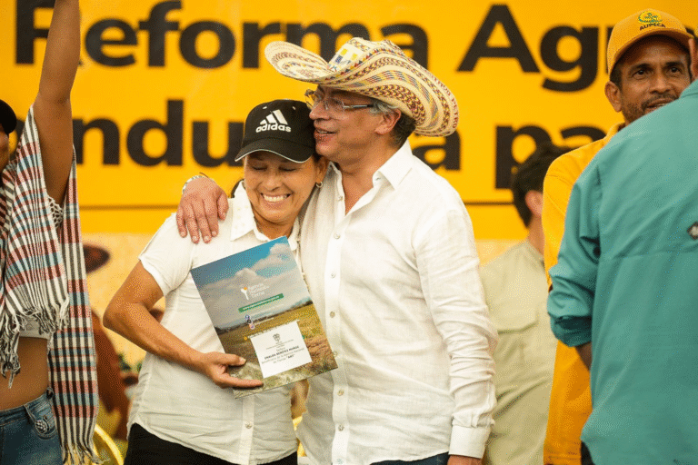 Reforma Agraria en Cesar: Petro entrega 6.805 hectáreas a más de 900 familias image