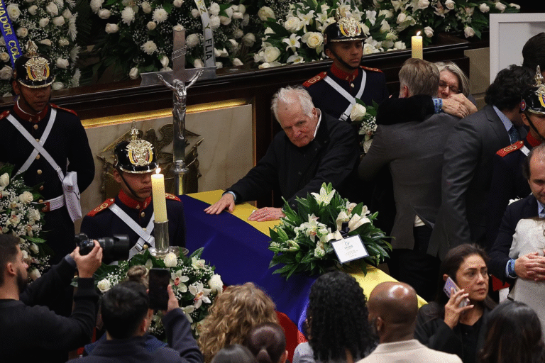 Colombia rinde homenaje a Miguel Uribe en el capitolio image