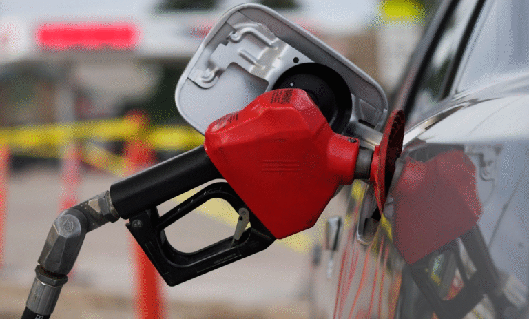 No habrá nuevos impuestos a la gasolina y la cerveza image