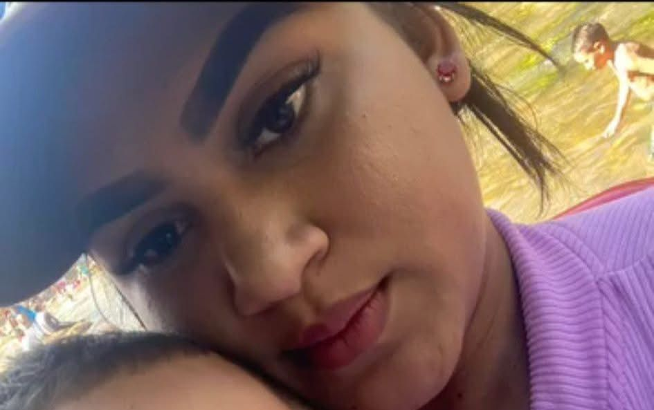 Familiares y amigos despiden a Natalia Armenta en el barrio Paraíso | RTA Noticias