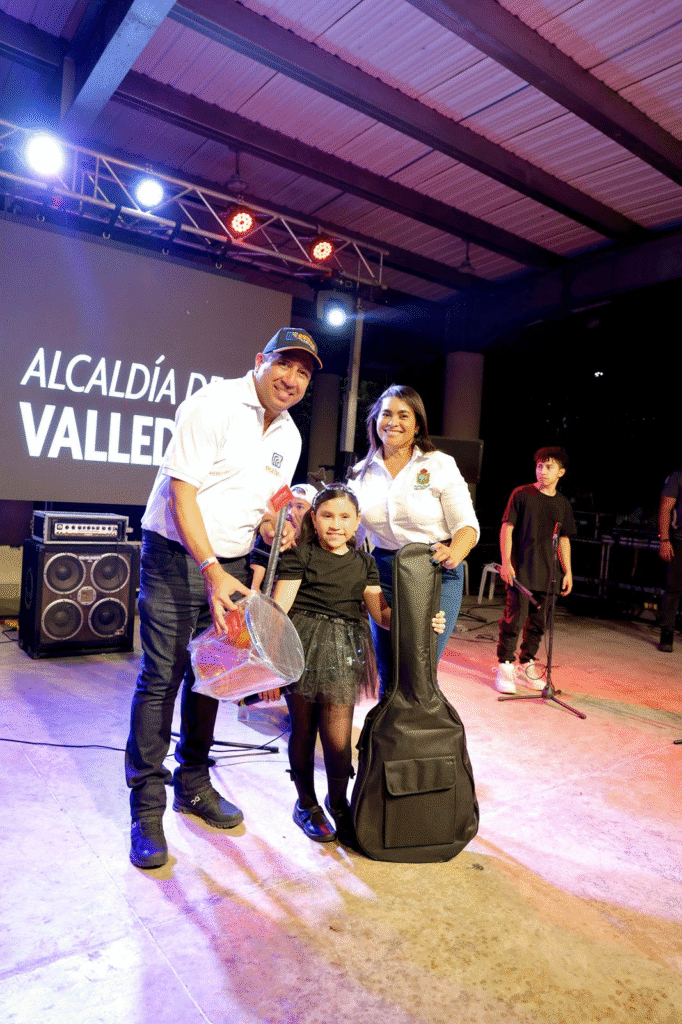 Anna Lucy, conquista al jurado con el jingle de ESTIV | RTA Noticias