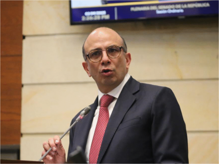 Demanda sacude elección de Carlos Camargo