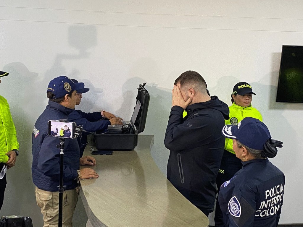 John Poulos llegó a La "Tramacúa" y está insoportable | RTA Noticias
