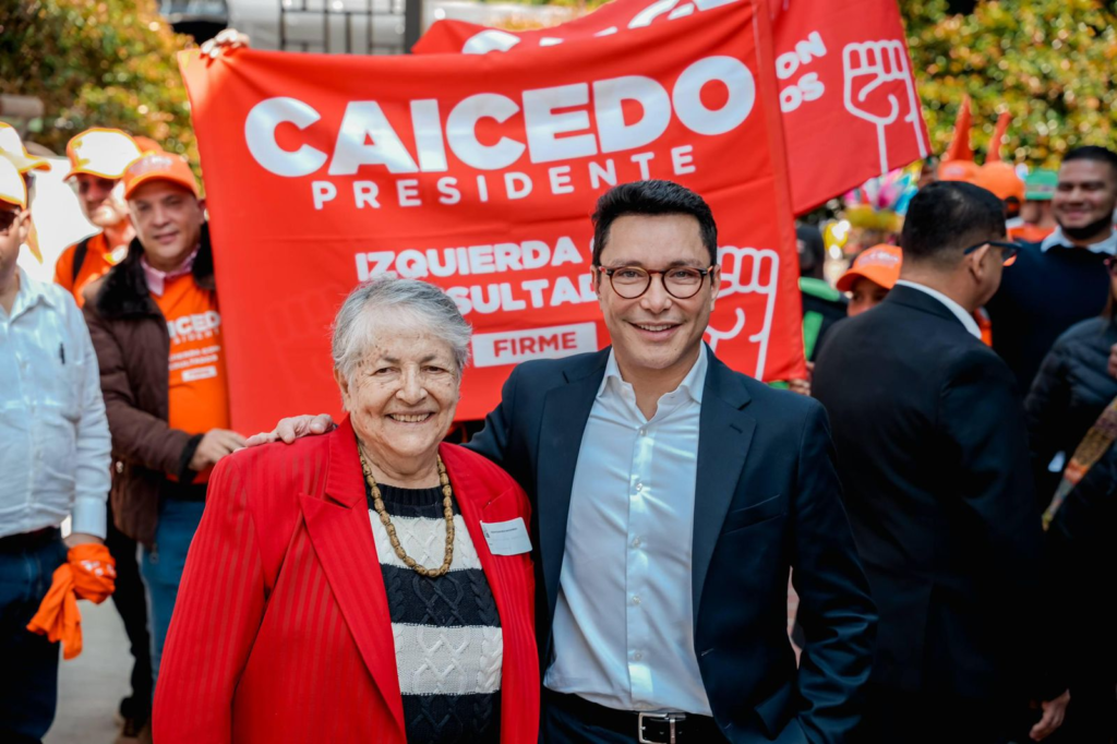 Caicedo consolida campaña tras radicar 2.6 millones de firmas | RTA Noticias