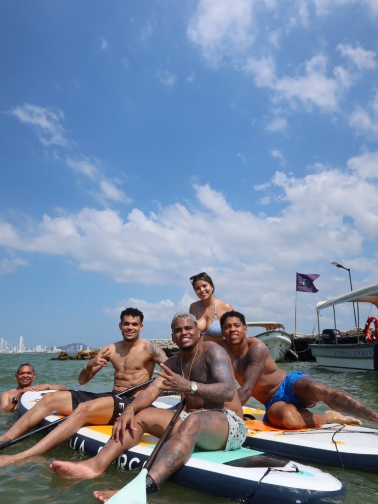 Luis Díaz descansa en las playas de Cartagena con su familia 