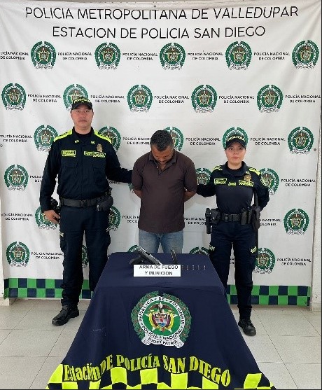 Capturado en flagrancia sujeto por porte ilegal de arma de fuego en San Diego CAPTURA