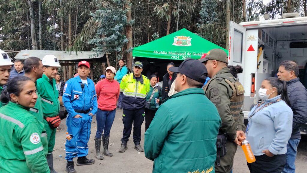 6 mineros muertos tras explosión en mina de Guachetá, Cundinamarca HAlEFQtX0AEed6C