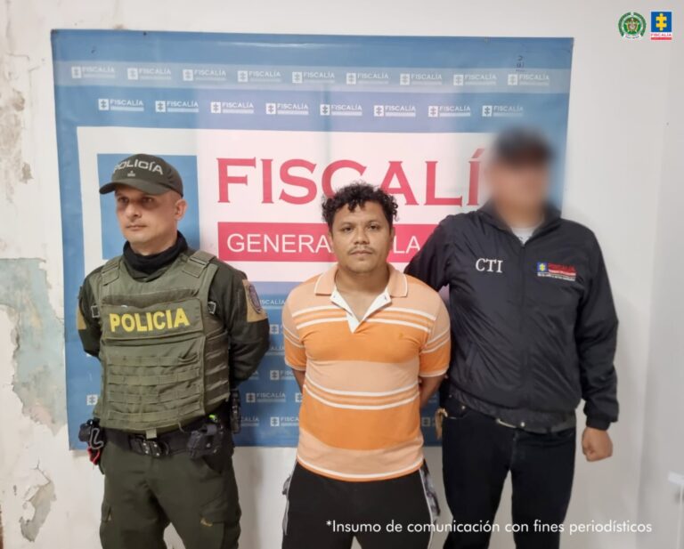 Envían a prisión a profesor acusado de ofrecer dinero a estudiantes para actos sexuales PROFESOR